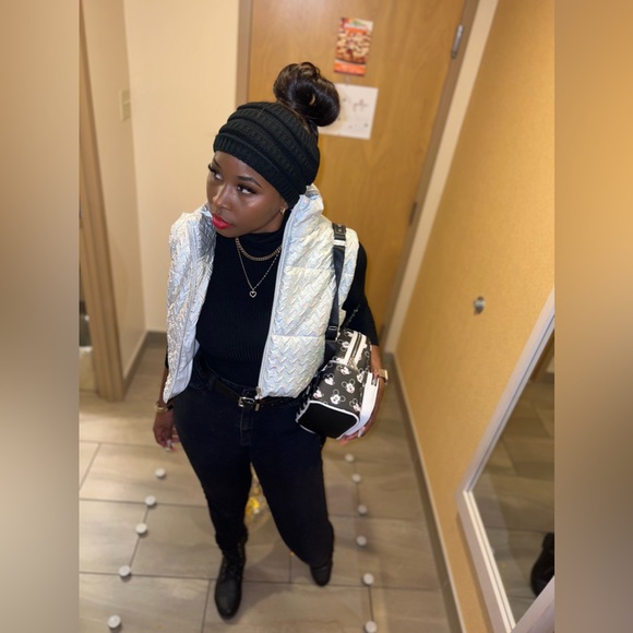 Large women’s silver puffer - Picture 9 of 10